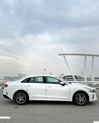 إيجار كيا K5 (أبيض), 2023 في دبي