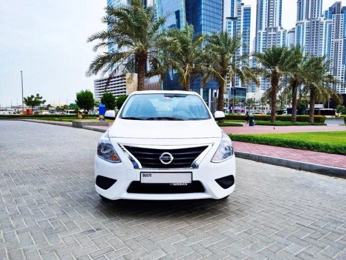 Nissan Sunny (Wit), 2023 te huur in Dubai