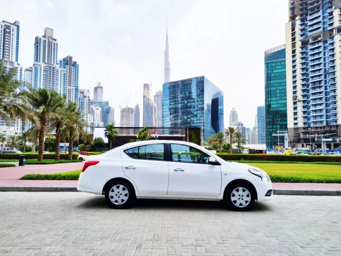 Nissan Sunny (Wit), 2023 te huur in Dubai