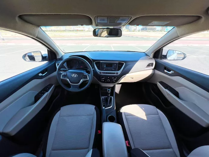 Hyundai Accent (rojo), 2022 para alquiler en Dub&aacute;i