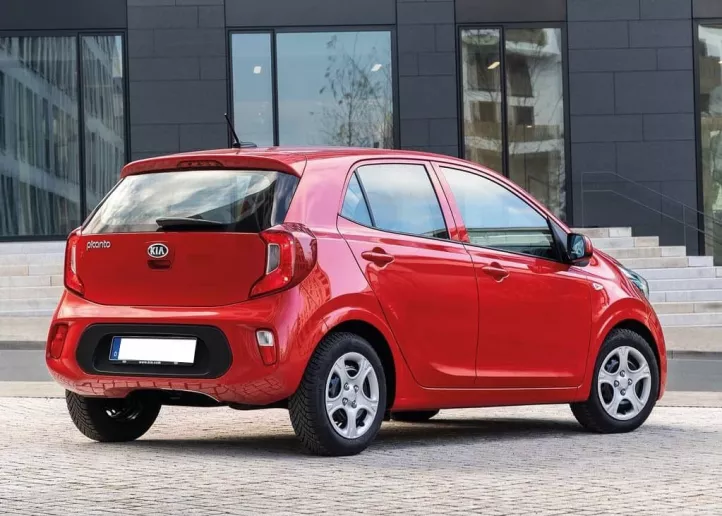 KIA Picanto (rojo), 2022 para alquiler en Dub&aacute;i