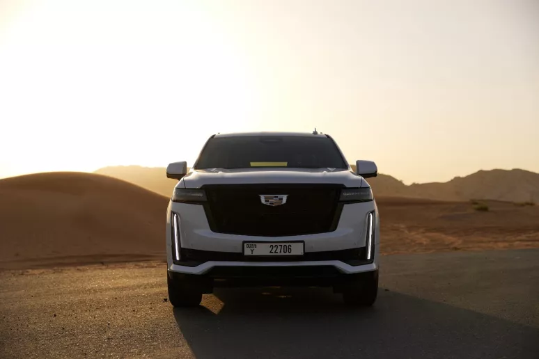 Cadillac Escalade (Белый), 2023 для аренды в Абу-Даби