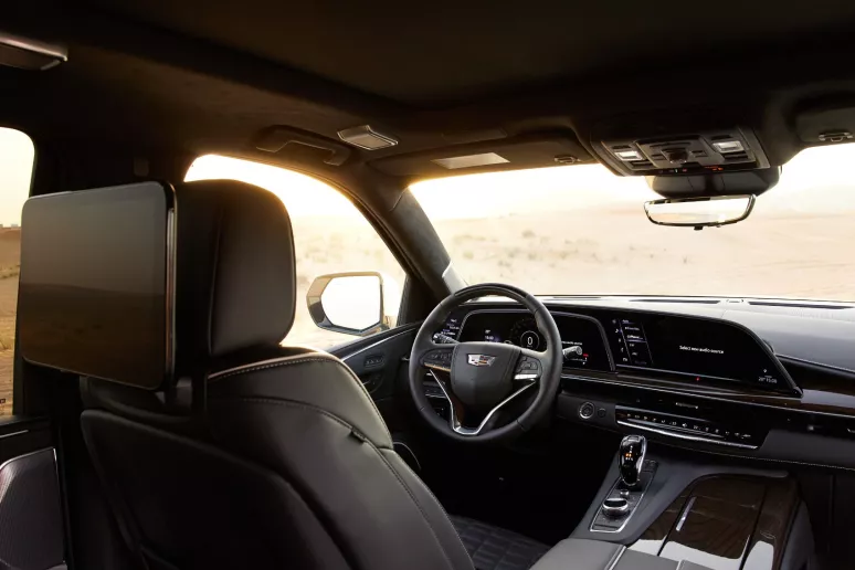 Cadillac Escalade (Белый), 2023 для аренды в Абу-Даби