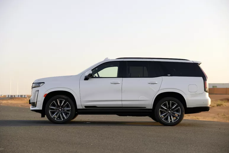 Cadillac Escalade (Белый), 2023 для аренды в Абу-Даби