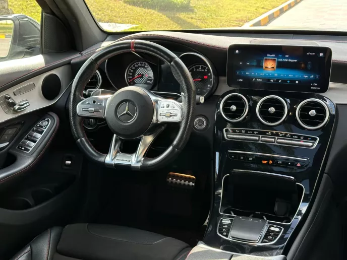 Mercedes AMG GLC 43 (Wei&szlig;), 2022  zur Miete in Dubai