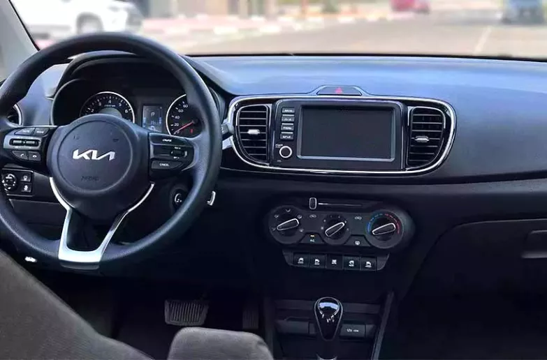 إيجار كيا بيجاس (رمادي غامق), 2023 في دبي