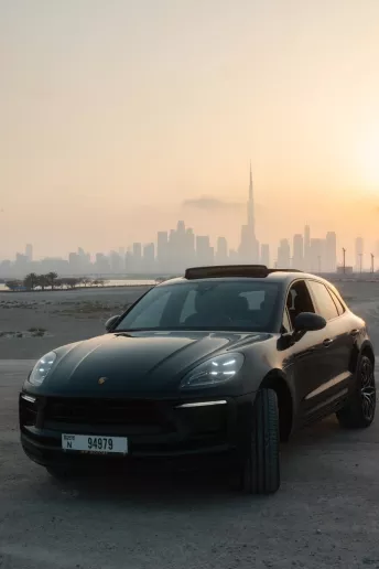 在迪拜 租 保时捷Macan Platinum (黑色), 2022
