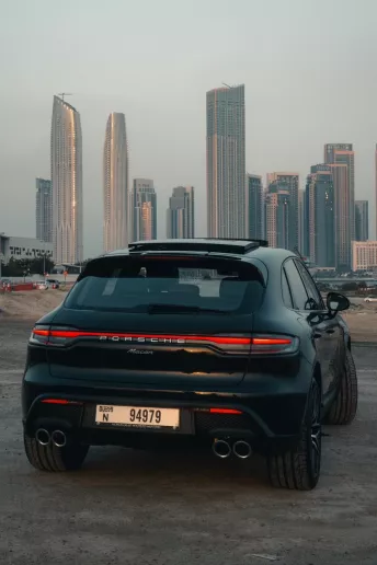 在迪拜 租 保时捷Macan Platinum (黑色), 2022