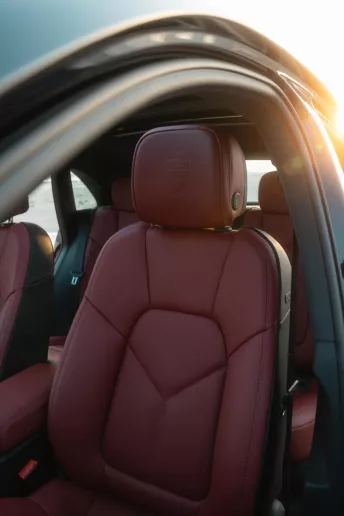 在迪拜 租 保时捷Macan Platinum (黑色), 2022