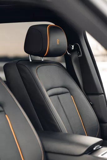 Abu Dabi'de kiralık Rolls Royce Cullinan (Siyah), 2020