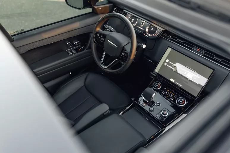 Şarika'de kiralık Range Rover Sport (Siyah), 2022