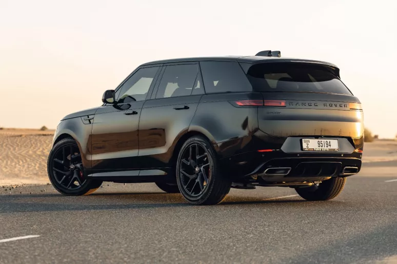 Şarika'de kiralık Range Rover Sport (Siyah), 2022