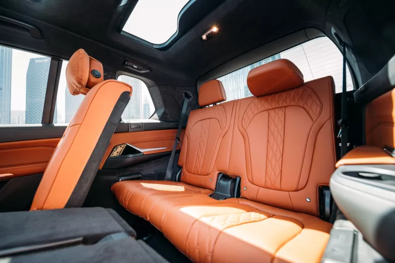 Dubai'de kiralık BMW X7 40i (Gri), 2023