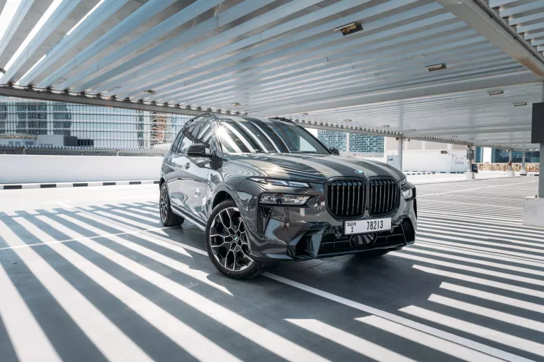 Dubai'de kiralık BMW X7 40i (Gri), 2023