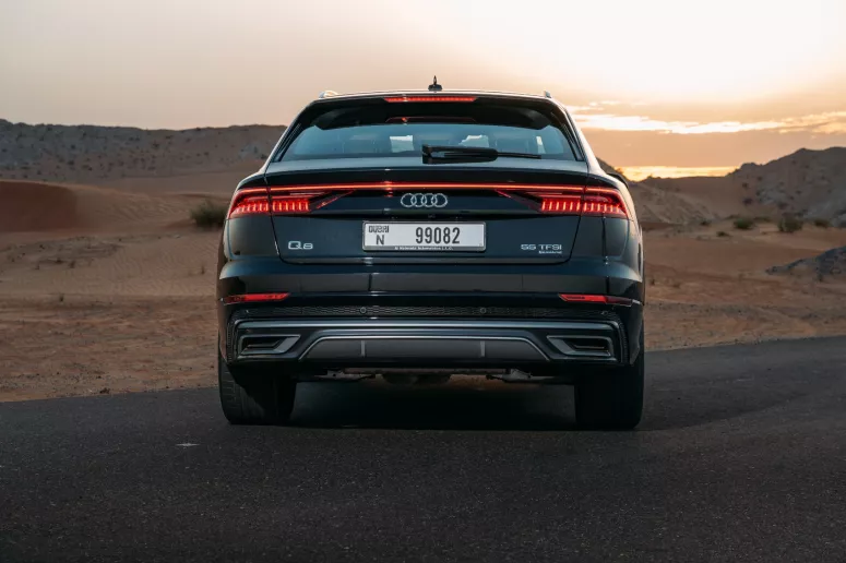 Audi Q8 (Schwarz), 2022  zur Miete in Dubai