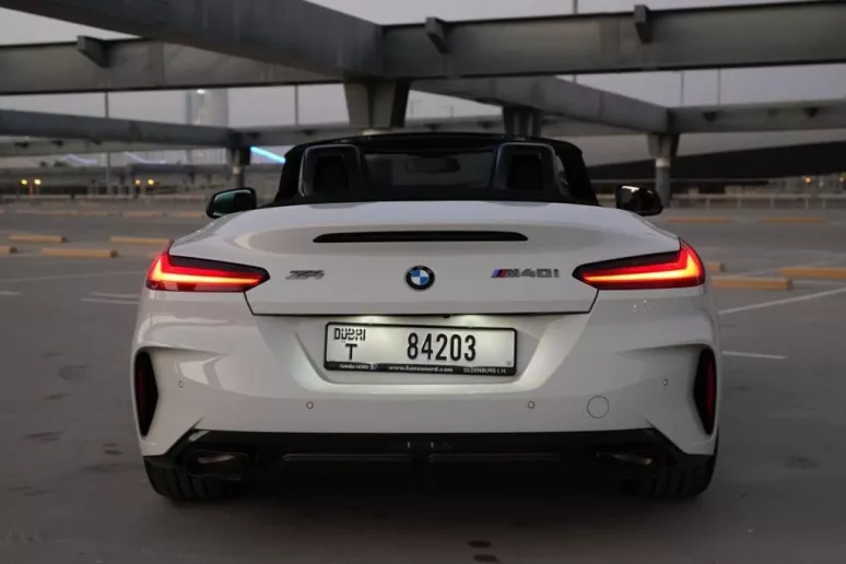 在迪拜 租 宝马 Z4 M40i (白色), 2020