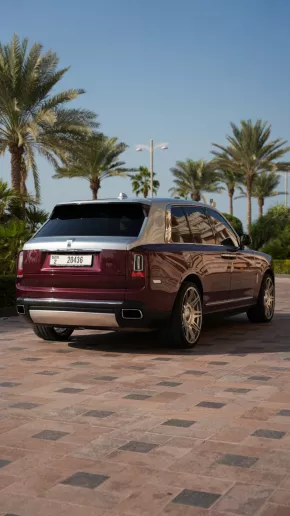 Abu Dabi'de kiralık Rolls Royce Cullinan Mansory (Kırmızı), 2020