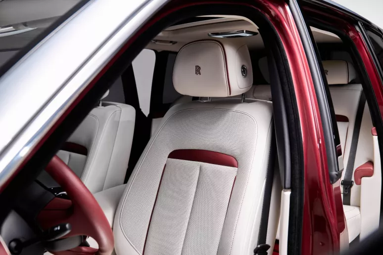 Abu Dabi'de kiralık Rolls Royce Cullinan Mansory (Kırmızı), 2020