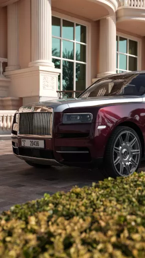 Abu Dabi'de kiralık Rolls Royce Cullinan Mansory (Kırmızı), 2020