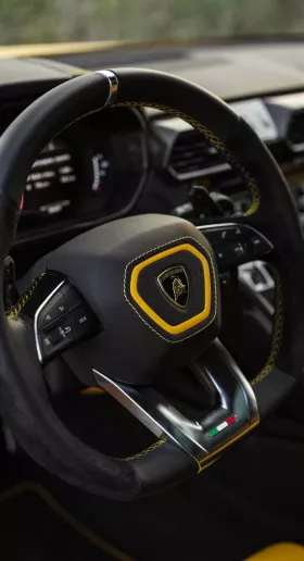 Lamborghini Urus (Giallo), 2019 in affitto a Abu Dhabi