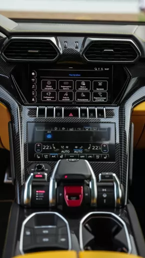 Lamborghini Urus (Giallo), 2019 in affitto a Abu Dhabi