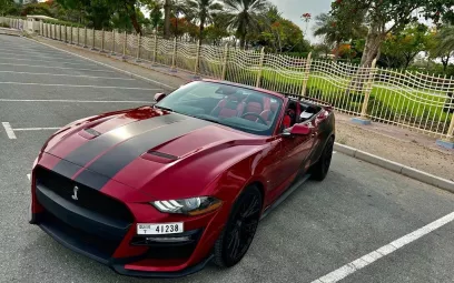 Ford Mustang Convertible (Красный), 2021 для аренды в Дубай