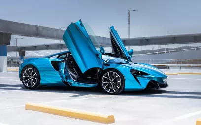 McLaren Artura (Blau), 2023 zur Miete in Dubai