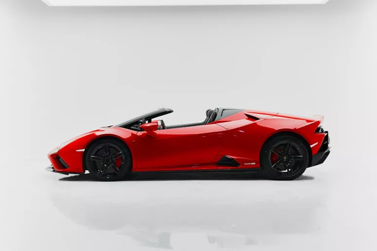 Lamborghini Huracan Evo Akropovic (rojo), 2021 para alquiler en Dub&aacute;i