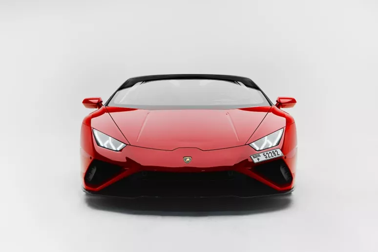 Lamborghini Huracan Evo Akropovic (rojo), 2021 para alquiler en Dub&aacute;i