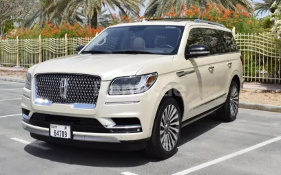 Lincoln Navigator (Beige), 2019 zur Miete in Dubai