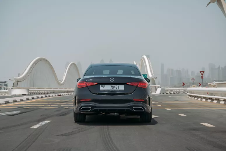 Res&uuml;'l-Hayme'de kiralık Mercedes C200 (Siyah), 2023