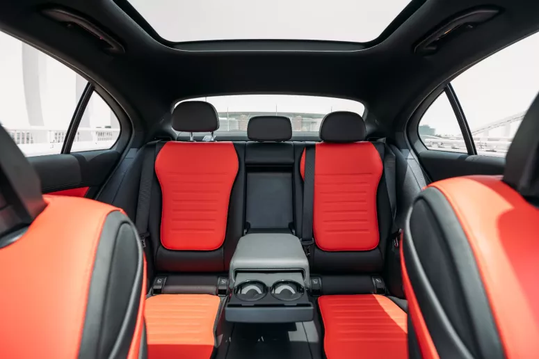Res&uuml;'l-Hayme'de kiralık Mercedes C200 (Siyah), 2023