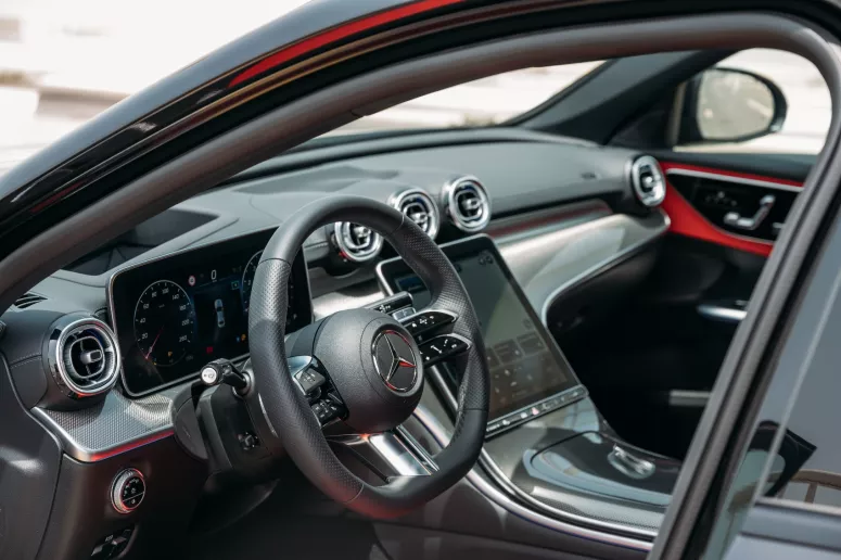 Res&uuml;'l-Hayme'de kiralık Mercedes C200 (Siyah), 2023