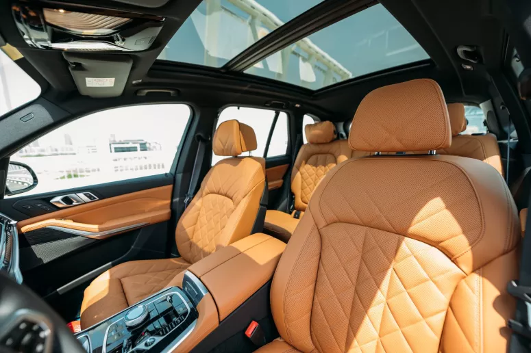 BMW X5 (Grigio), 2024 in affitto a Dubai