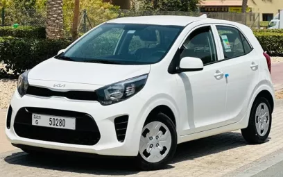 在迪拜 租 起亚Picanto 2023 (白色), 2023