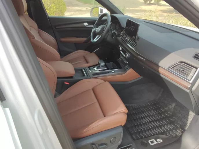Audi Q5 (Blanco), 2022 para alquiler en Dub&aacute;i