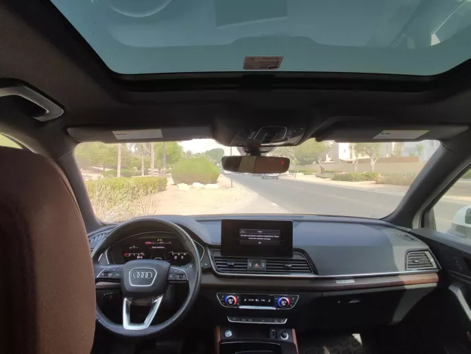 Audi Q5 (Blanco), 2022 para alquiler en Dub&aacute;i