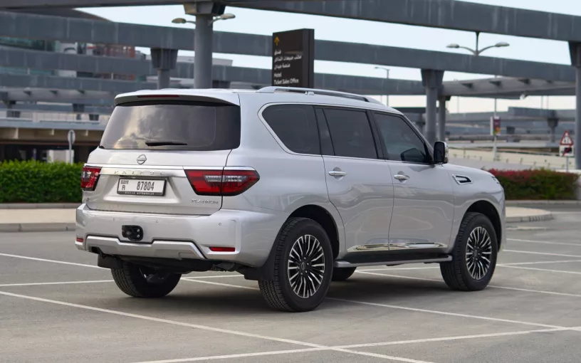 Dubai'de kiralık Nissan Patrol V6 (G&uuml;m&uuml;ş), 2024