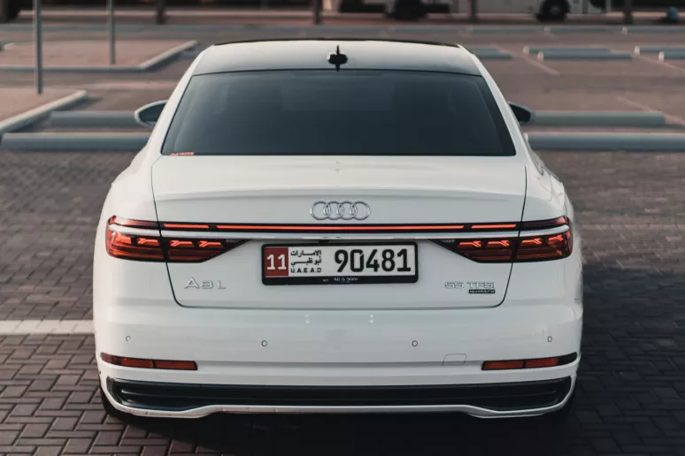 Audi A8 (Blanc), 2022 &agrave; louer &agrave; Abu Dhabi