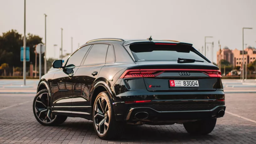 Audi RSQ8 (Noir), 2021 &agrave; louer &agrave; Abu Dhabi