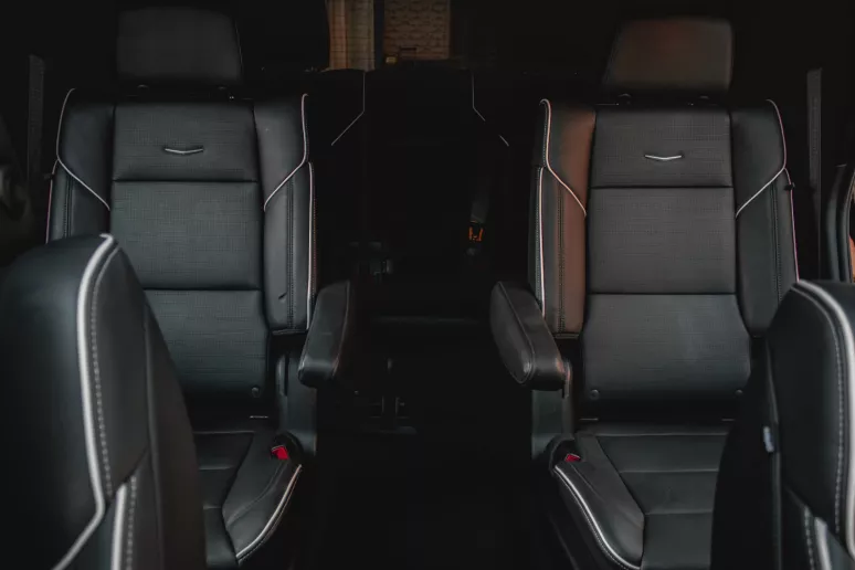 Cadillac Escalade (Schwarz), 2022  zur Miete in Abu Dhabi