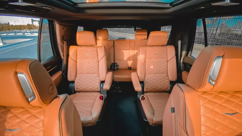 Cadillac Escalade (Schwarz), 2022  zur Miete in Abu Dhabi