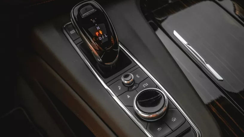 Cadillac Escalade (Schwarz), 2022  zur Miete in Abu Dhabi