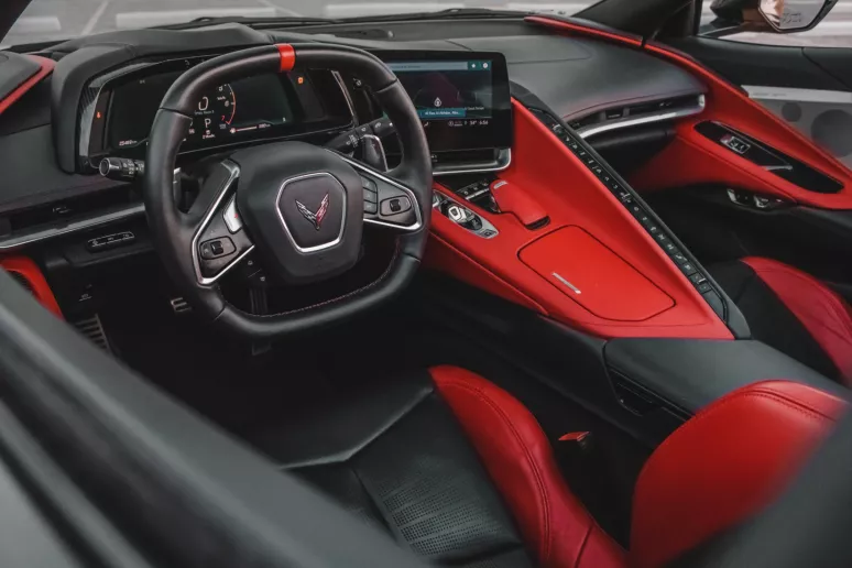 Chevrolet Corvette C8 Spyder (Giallo), 2022 in affitto a Abu Dhabi
