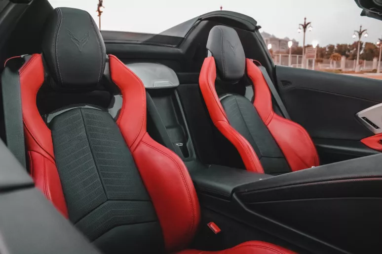 Chevrolet Corvette C8 Spyder (Giallo), 2022 in affitto a Abu Dhabi