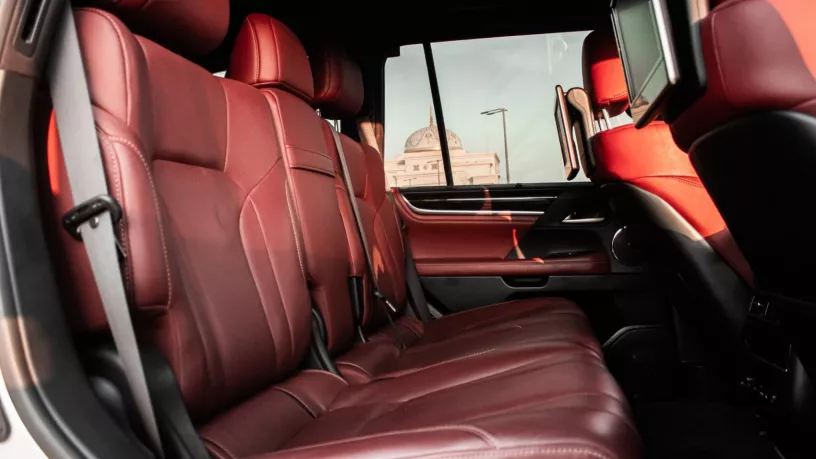 Lexus LX 570 (Wit), 2021 te huur in Abu Dhabi