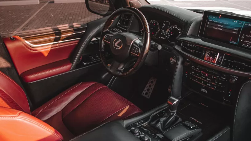 Lexus LX 570 (Wit), 2021 te huur in Abu Dhabi