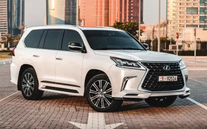 Abu Dabi'de kiralık Lexus LX 570 (Beyaz), 2021