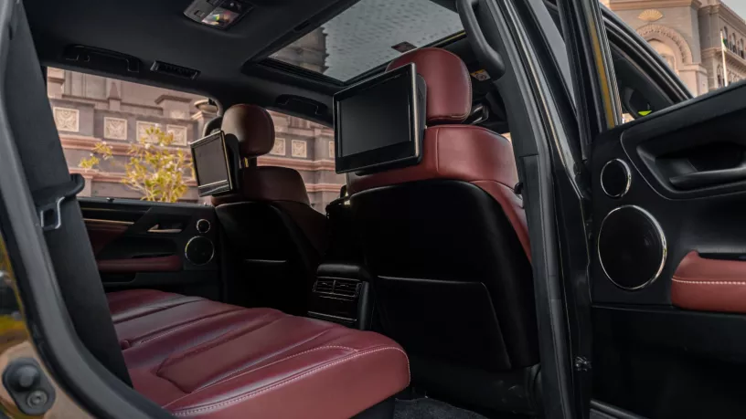 Lexus LX 570 (Черный), 2021 для аренды в Абу-Даби