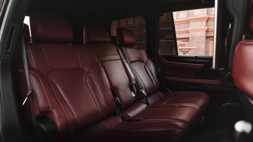 Lexus LX 570 (Черный), 2021 для аренды в Абу-Даби